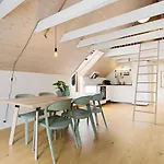 Charming Rooftop In Heart Of 아파트