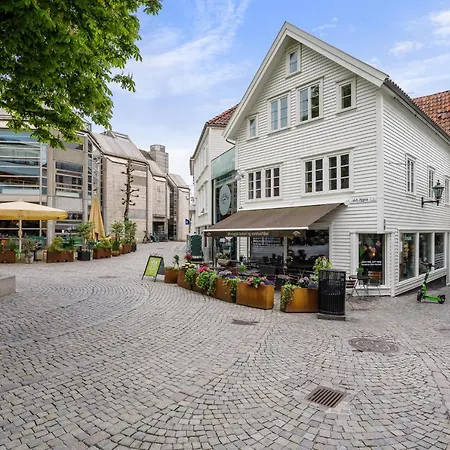 아파트 Charming Rooftop In Heart Of 스타방에르